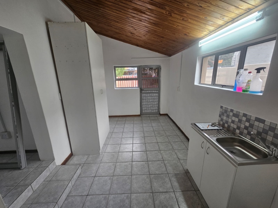To Let 1 Bedroom Property for Rent in Zoo Park Western Cape